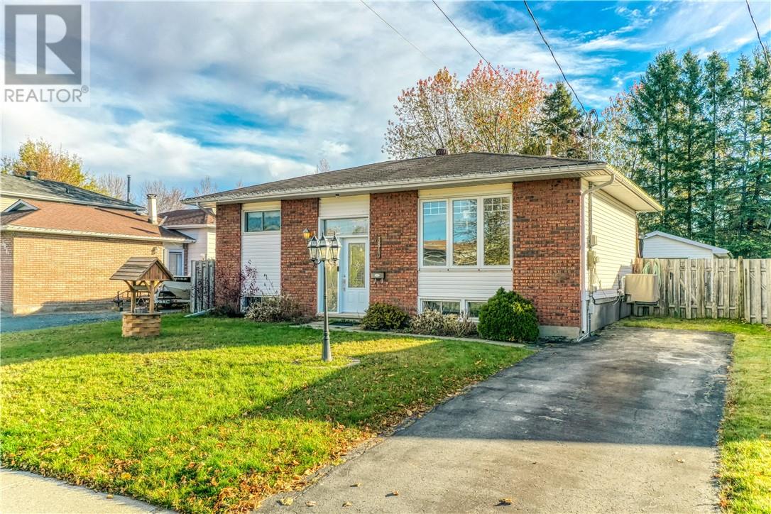 3810 Macmillan Drive, Val Caron, Ontario P3N 1N2 - Photo 2 - 2125433