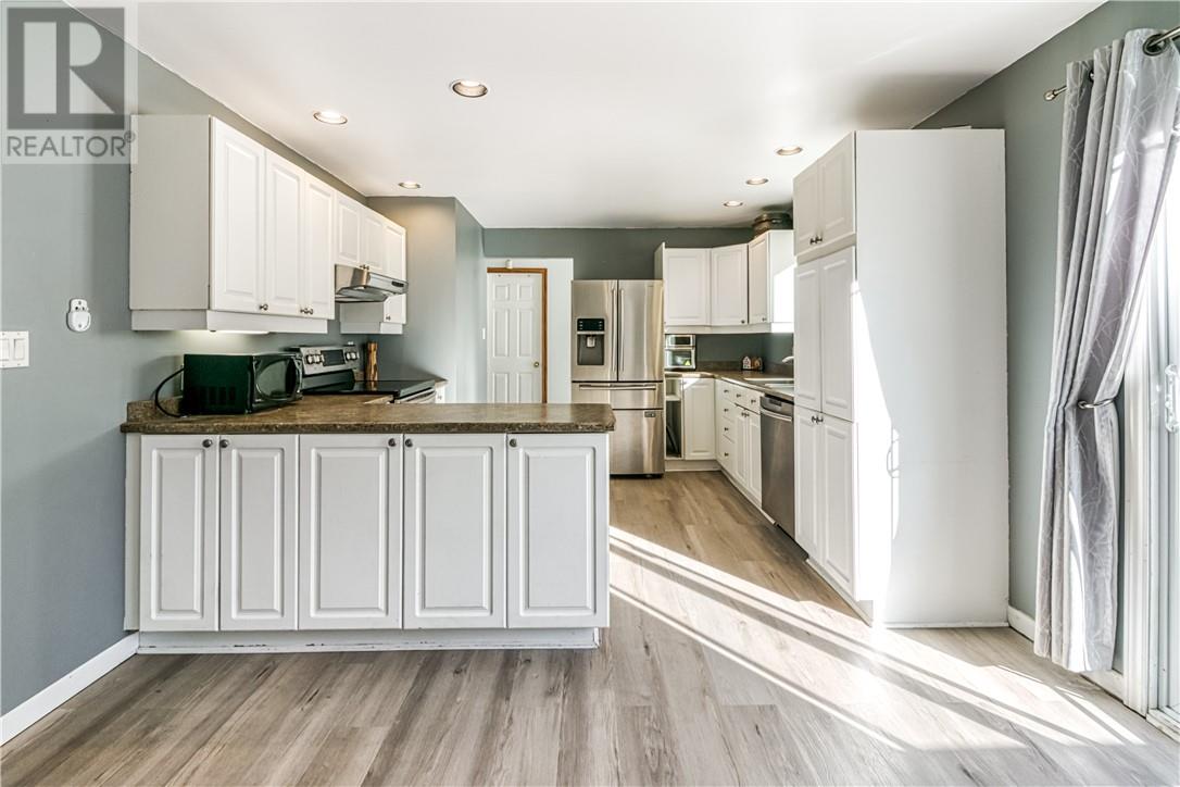 3810 Macmillan Drive, Val Caron, Ontario P3N 1N2 - Photo 5 - 2125433