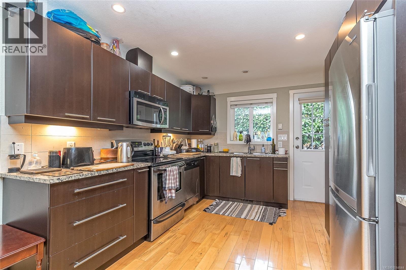 1207 Walnut St, Victoria, British Columbia  V8T 1N3 - Photo 10 - 1014844