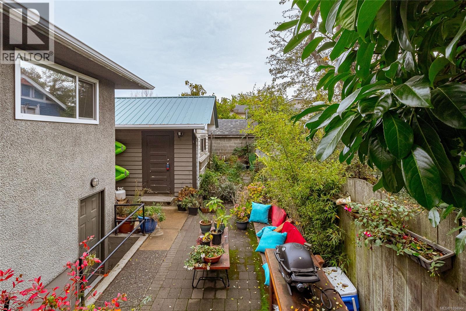 1207 Walnut St, Victoria, British Columbia  V8T 1N3 - Photo 17 - 1014844