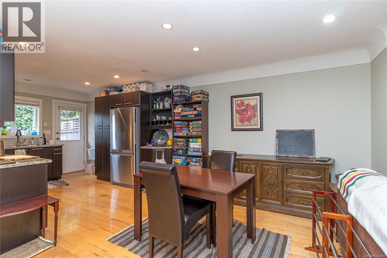 1207 Walnut St, Victoria, British Columbia  V8T 1N3 - Photo 8 - 1014844