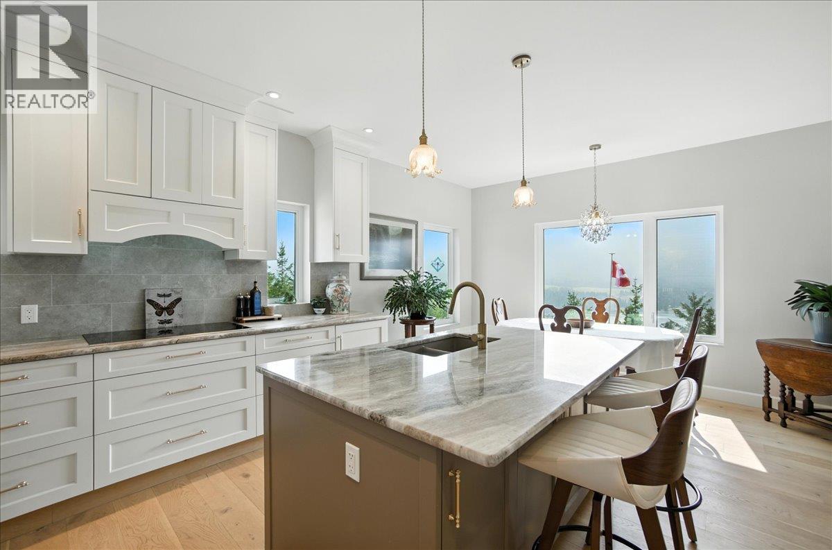 320 Mountain View Drive, Nelson, British Columbia  V1L 0A7 - Photo 3 - 10361394