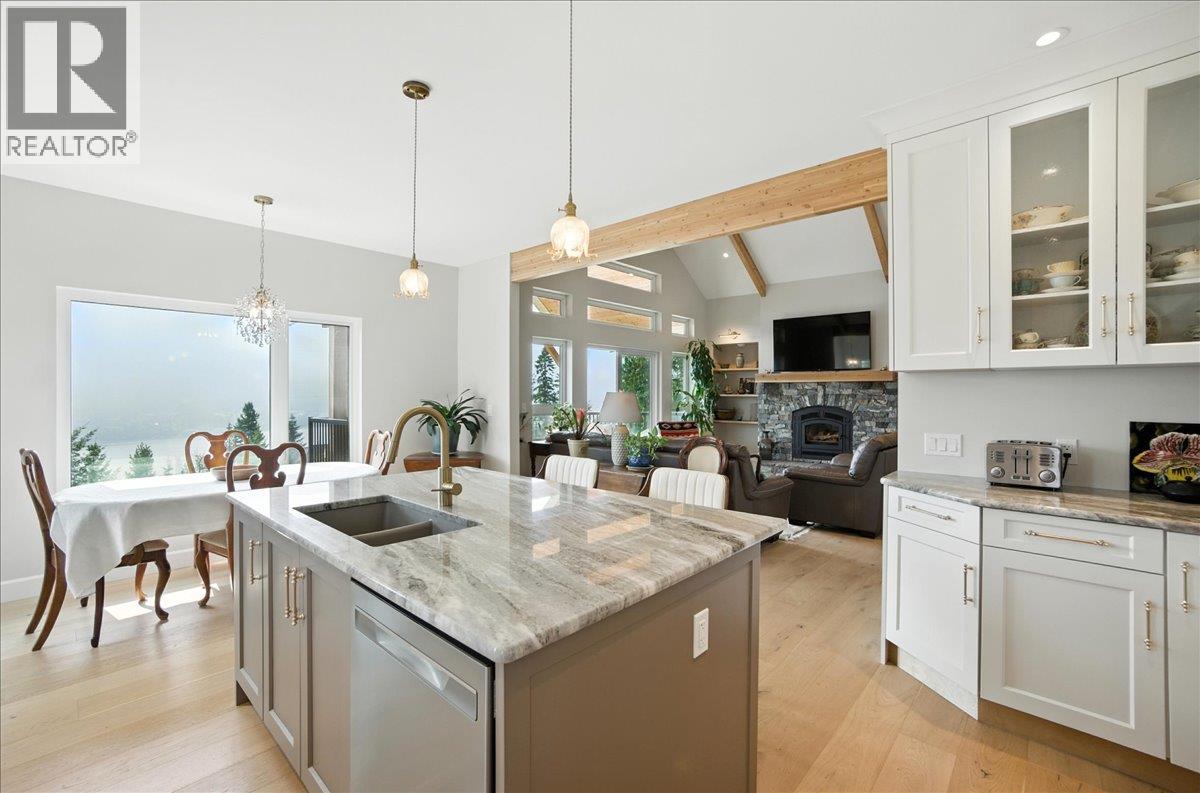 320 Mountain View Drive, Nelson, British Columbia  V1L 0A7 - Photo 4 - 10361394