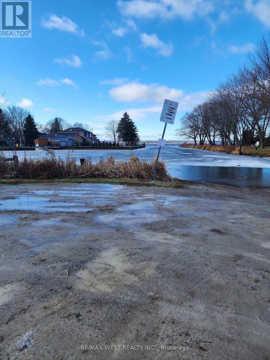 310 Terrace Drive, Georgina, Ontario  L4P 2Y8 - Photo 7 - N12488284