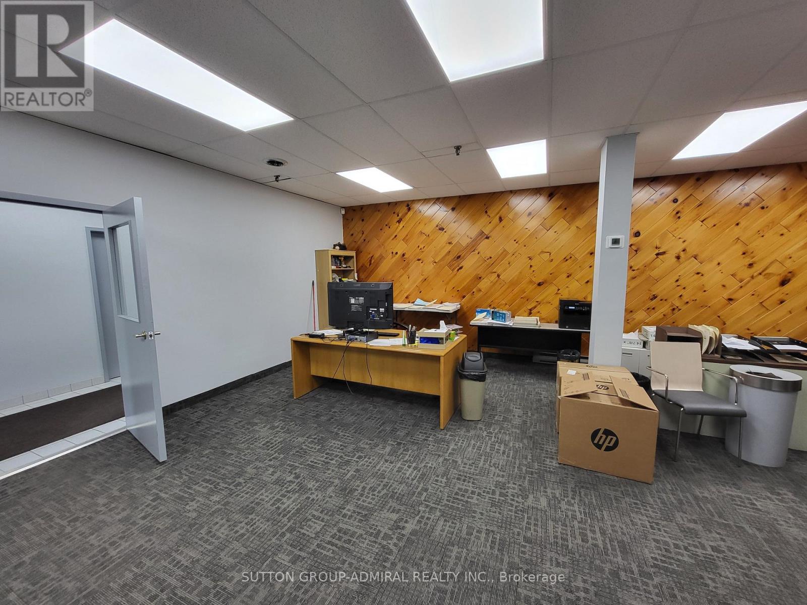 215 Dolomite Drive, Toronto, Ontario  M3J 2N1 - Photo 3 - W12488496