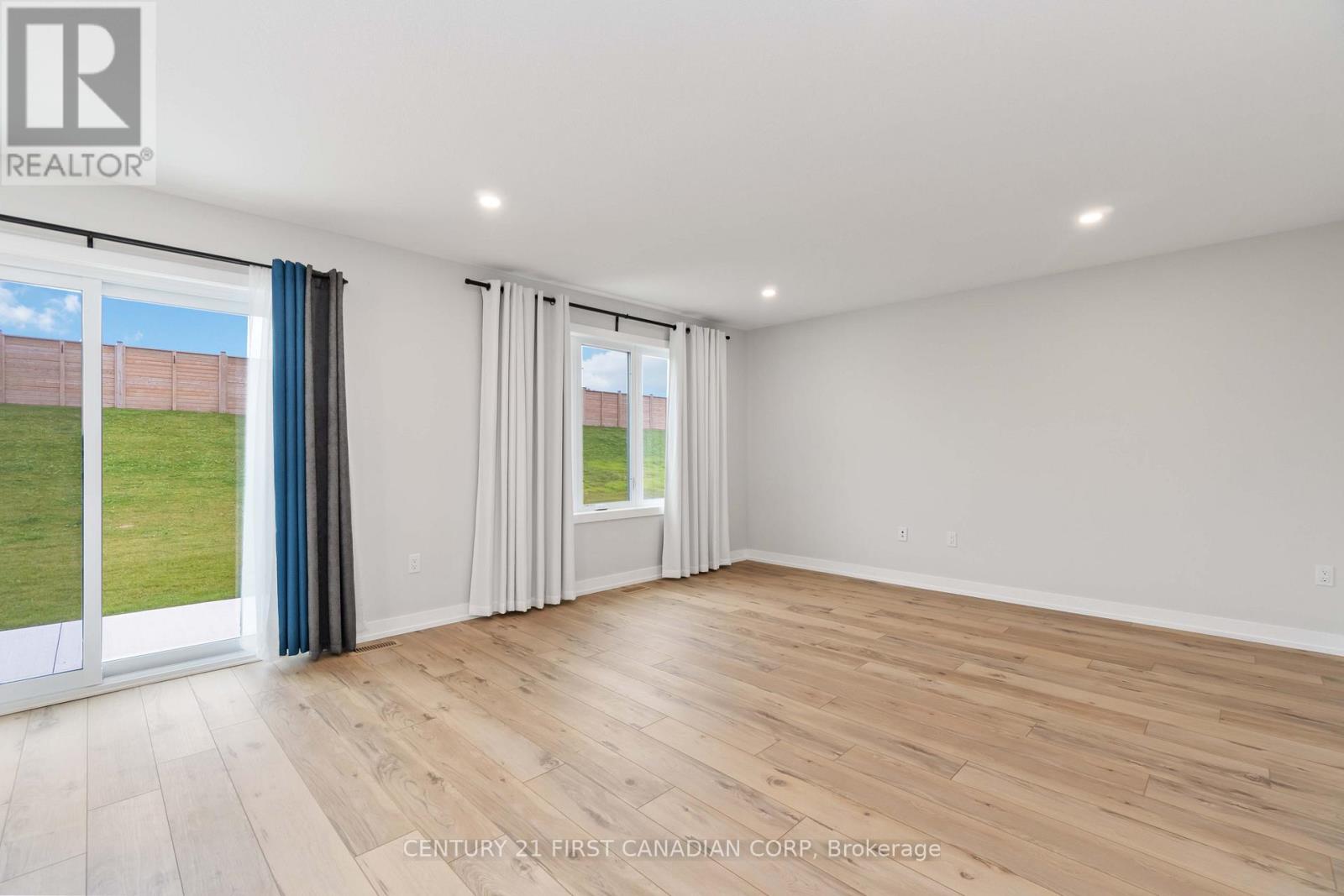 450 Main Street, Plympton-Wyoming (Plympton Wyoming), Ontario  N0N 1T0 - Photo 17 - X12492924