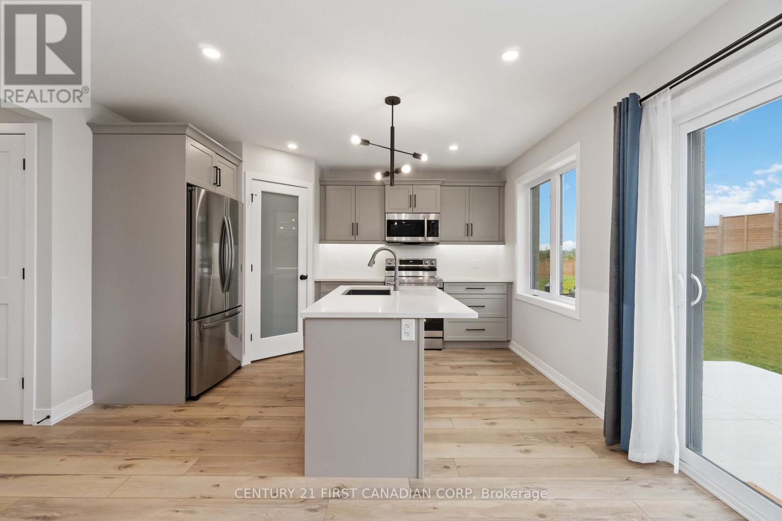 450 Main Street, Plympton-Wyoming (Plympton Wyoming), Ontario  N0N 1T0 - Photo 21 - X12492924