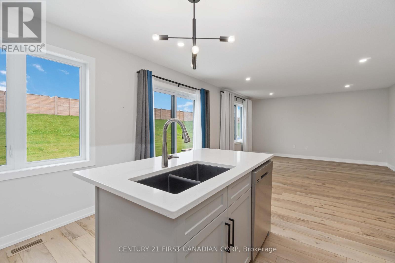 450 Main Street, Plympton-Wyoming (Plympton Wyoming), Ontario  N0N 1T0 - Photo 25 - X12492924