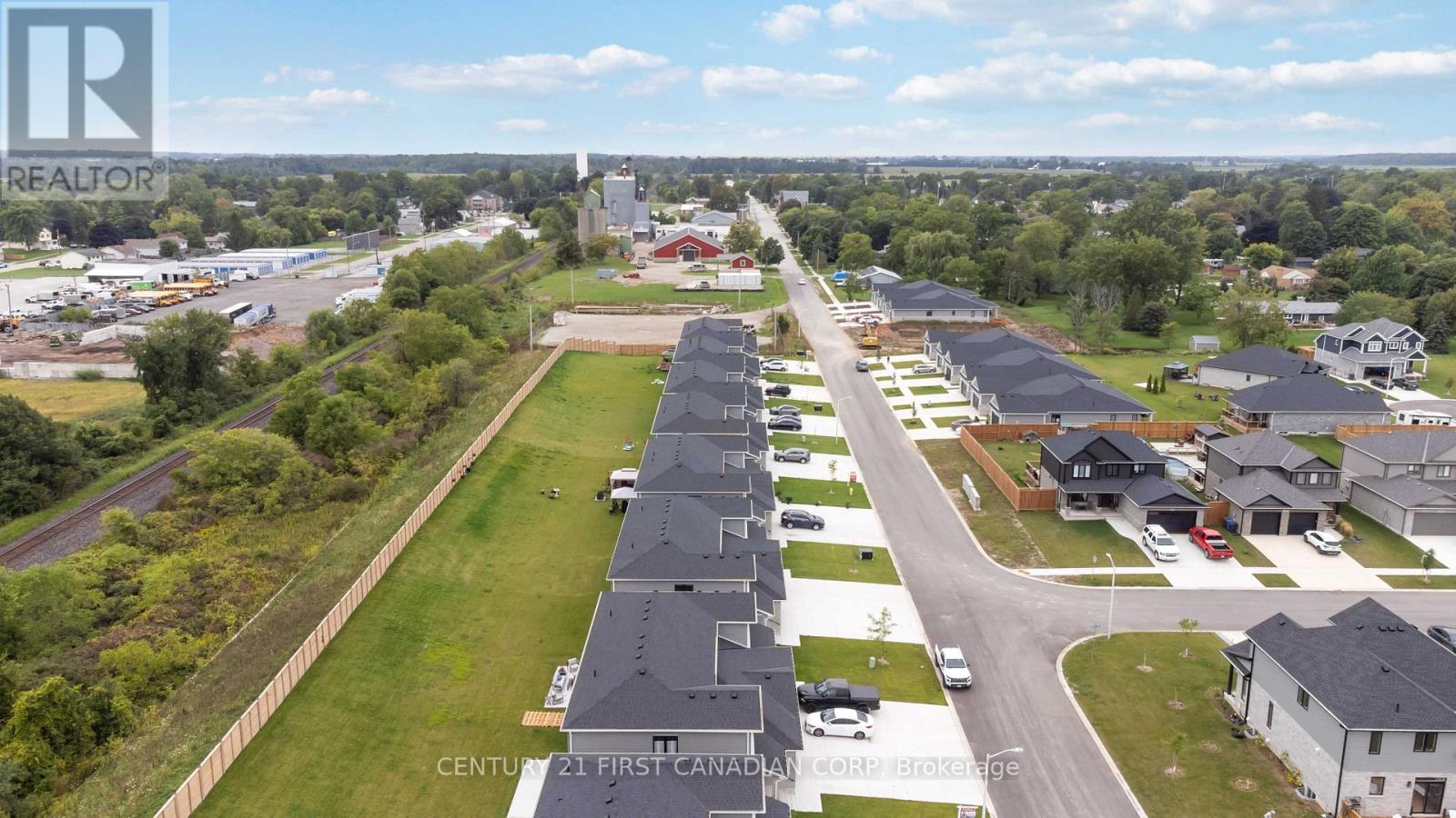 450 Main Street, Plympton-Wyoming (Plympton Wyoming), Ontario  N0N 1T0 - Photo 3 - X12492924