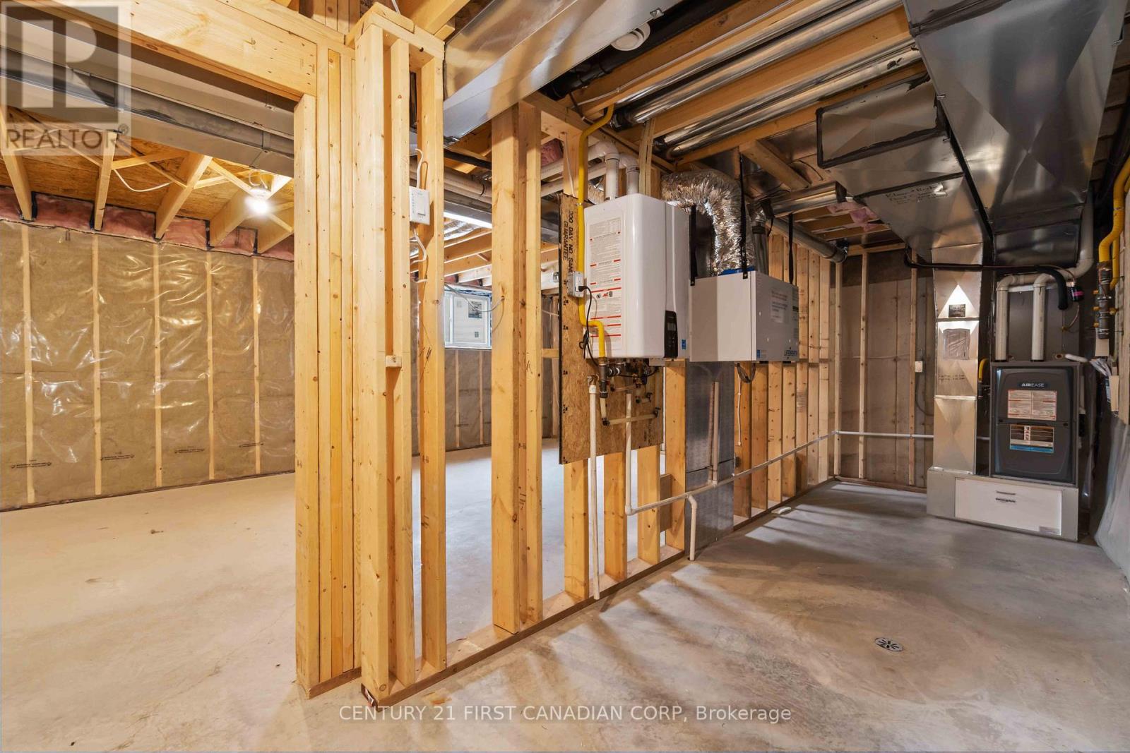 450 Main Street, Plympton-Wyoming (Plympton Wyoming), Ontario  N0N 1T0 - Photo 38 - X12492924