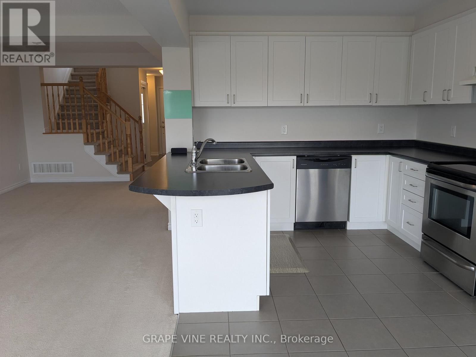 582 Meadowcreek Circle, Ottawa, Ontario  K2M 0J8 - Photo 12 - X12492864