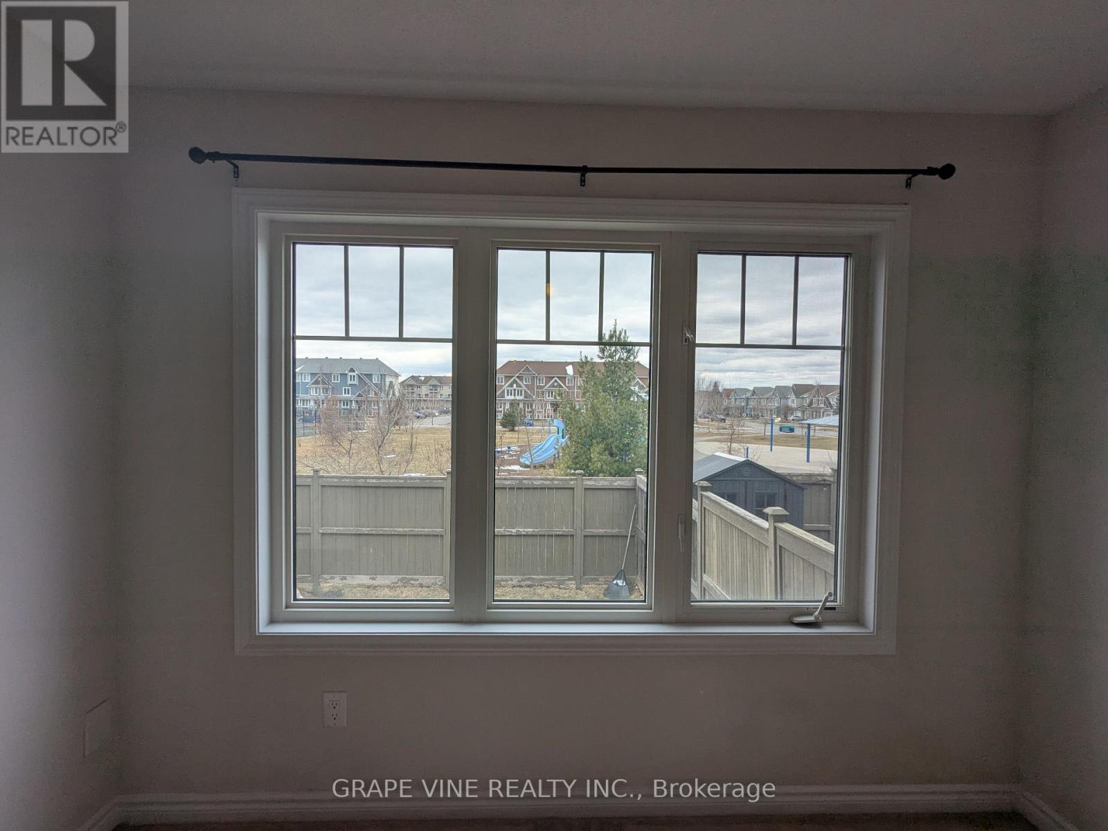 582 Meadowcreek Circle, Ottawa, Ontario  K2M 0J8 - Photo 14 - X12492864