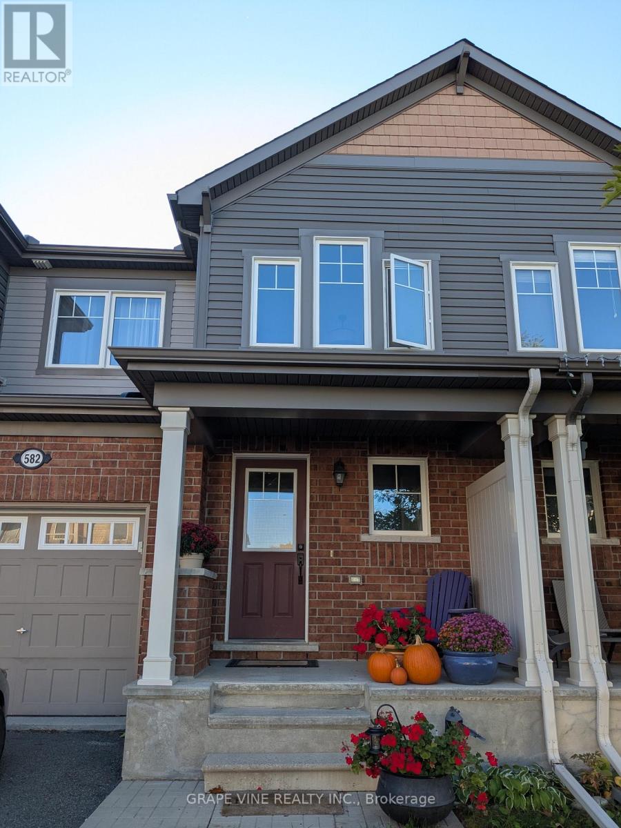 582 Meadowcreek Circle, Ottawa, Ontario  K2M 0J8 - Photo 2 - X12492864