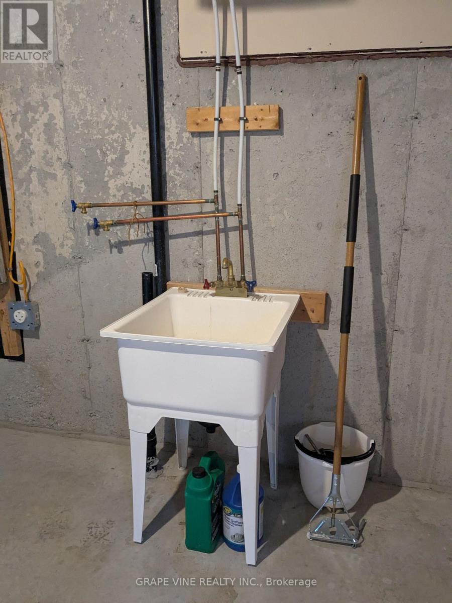 582 Meadowcreek Circle, Ottawa, Ontario  K2M 0J8 - Photo 41 - X12492864