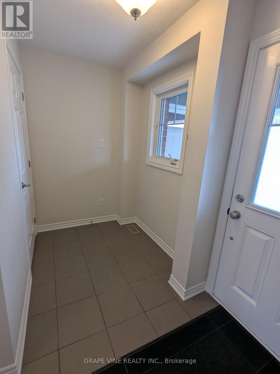 582 Meadowcreek Circle, Ottawa, Ontario  K2M 0J8 - Photo 7 - X12492864