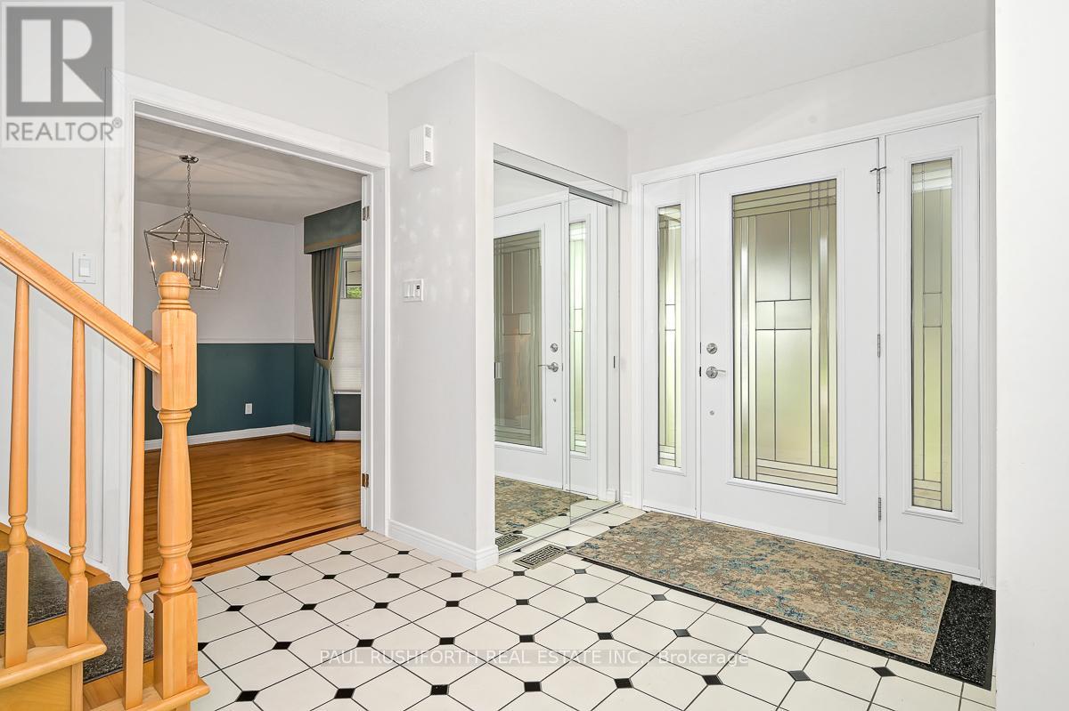 89 Hawk Crescent, Ottawa, Ontario  K1V 9G8 - Photo 3 - X12492880