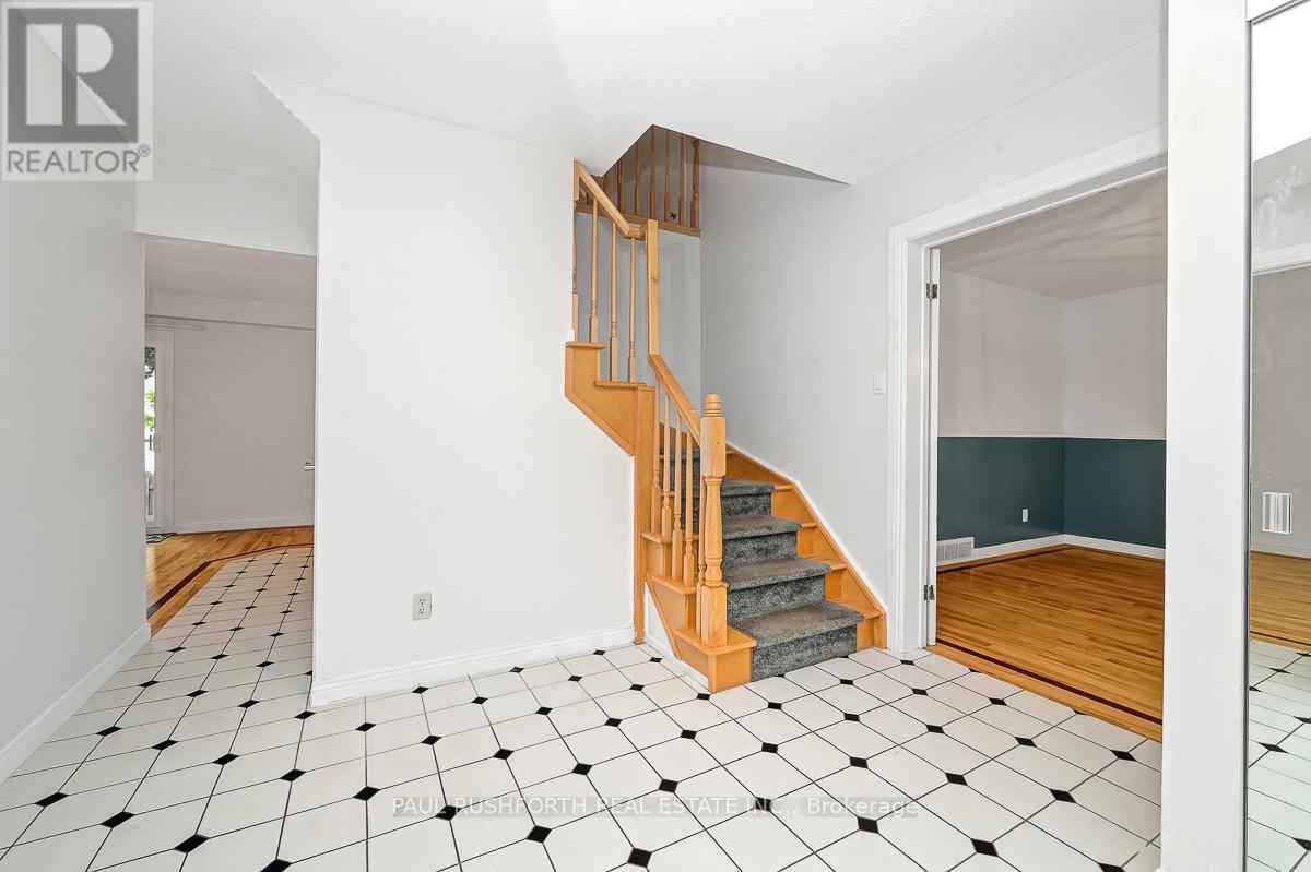 89 Hawk Crescent, Ottawa, Ontario  K1V 9G8 - Photo 4 - X12492880