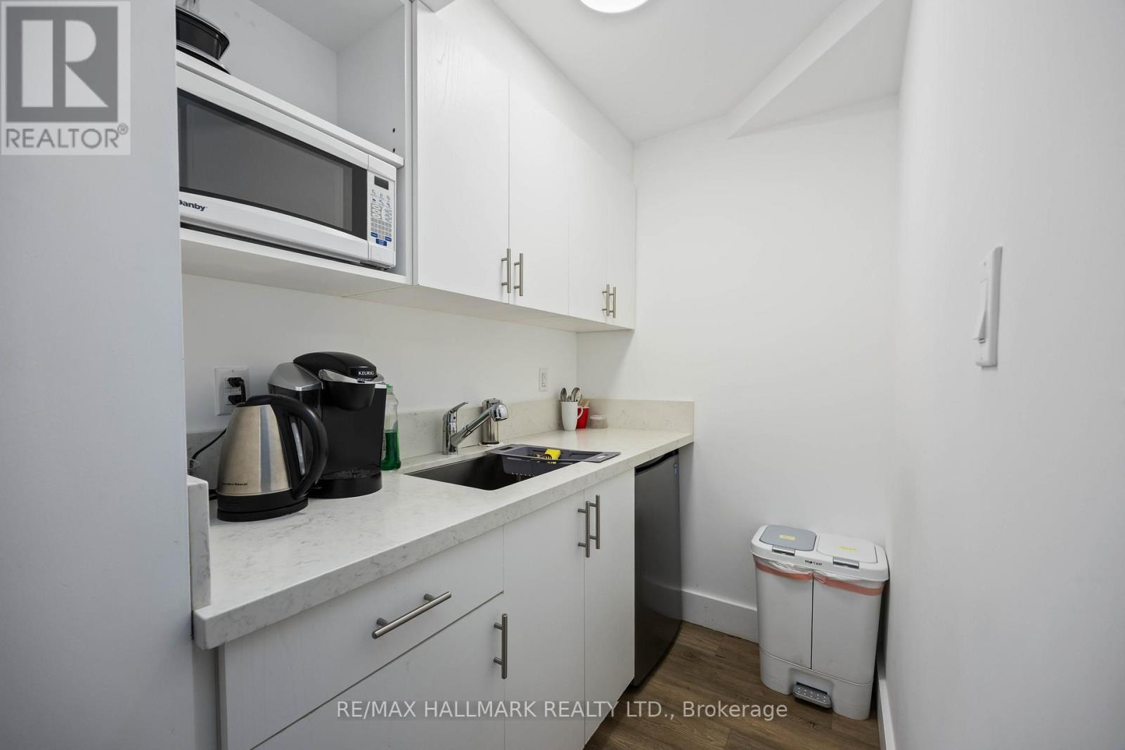 193 Roe Avenue, Toronto, Ontario  M5M 2J1 - Photo 17 - C12492614