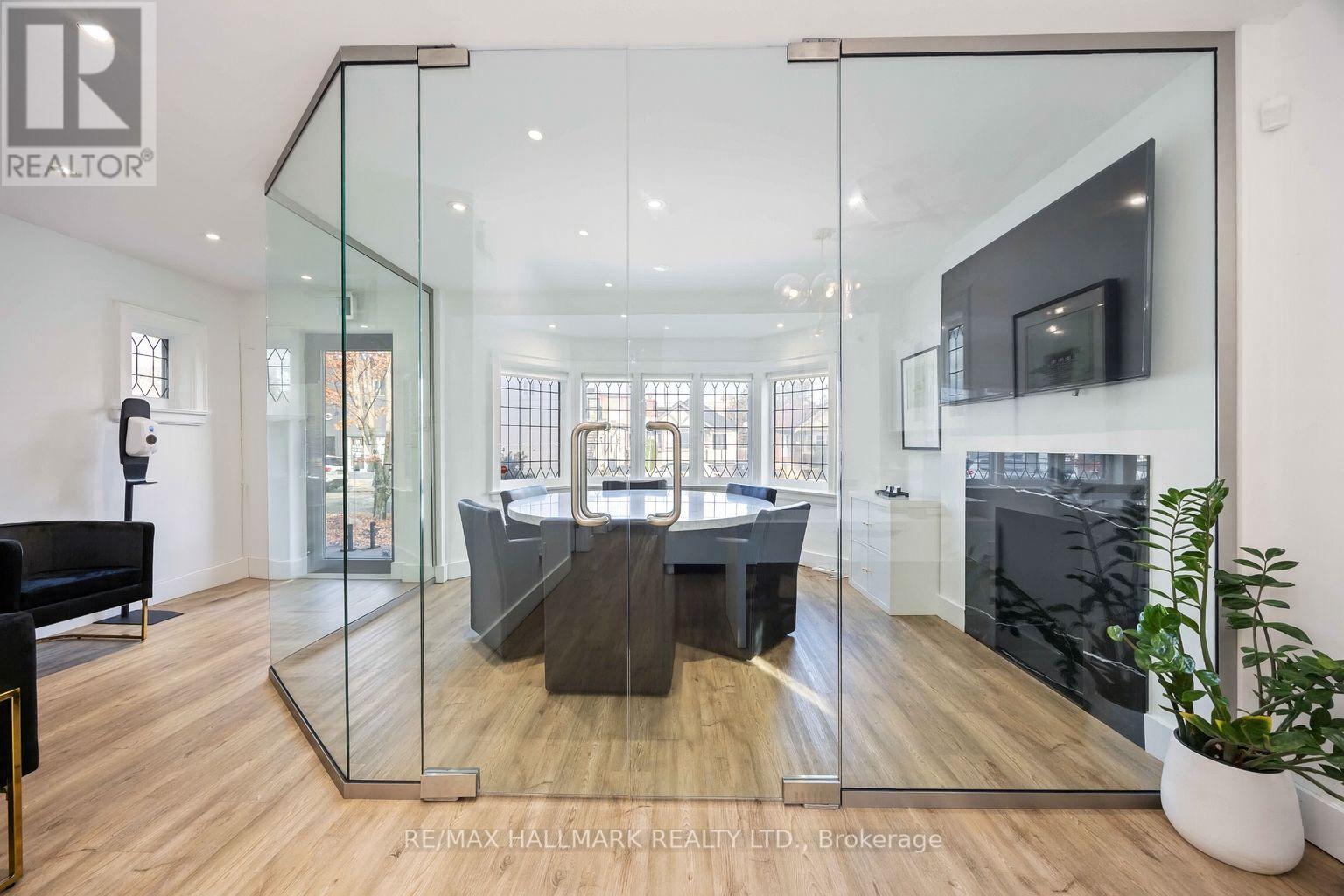 193 Roe Avenue, Toronto, Ontario  M5M 2J1 - Photo 4 - C12492614