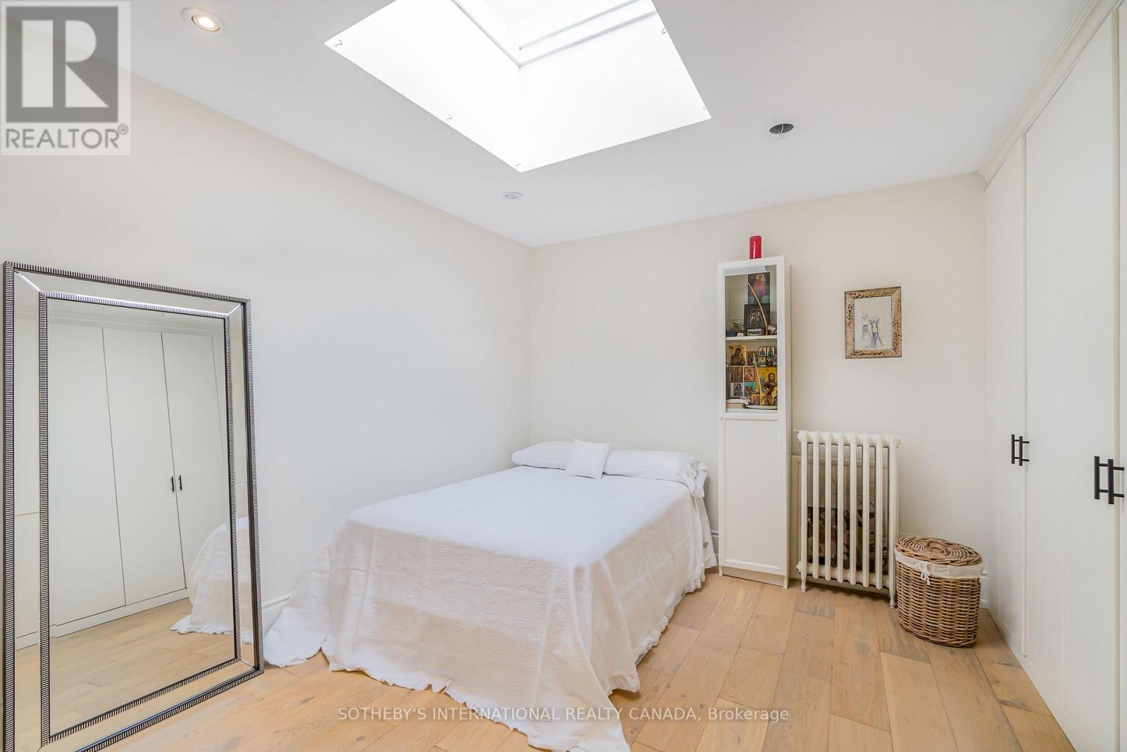 Upper - 466 Sammon Avenue, Toronto, Ontario  M4J 2B2 - Photo 16 - E12492686