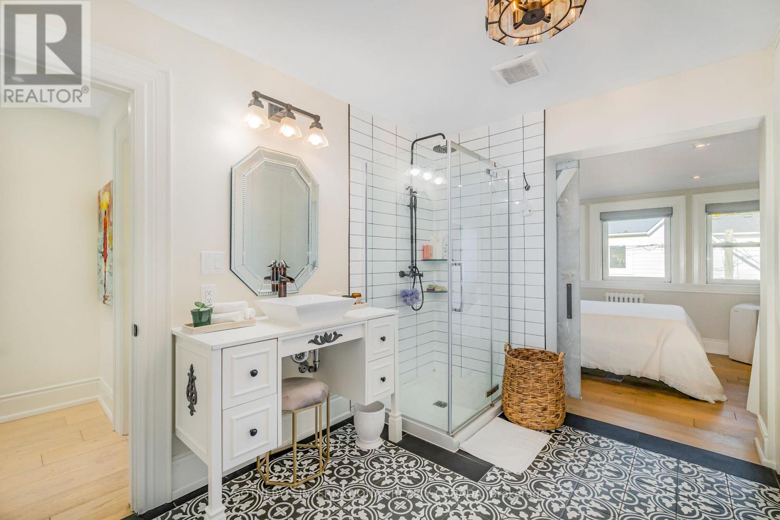 Upper - 466 Sammon Avenue, Toronto, Ontario  M4J 2B2 - Photo 20 - E12492686