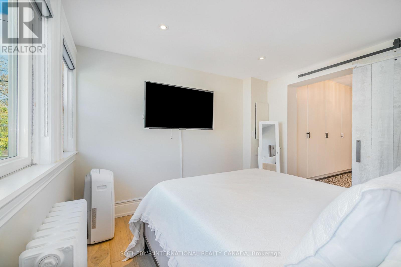 Upper - 466 Sammon Avenue, Toronto, Ontario  M4J 2B2 - Photo 24 - E12492686