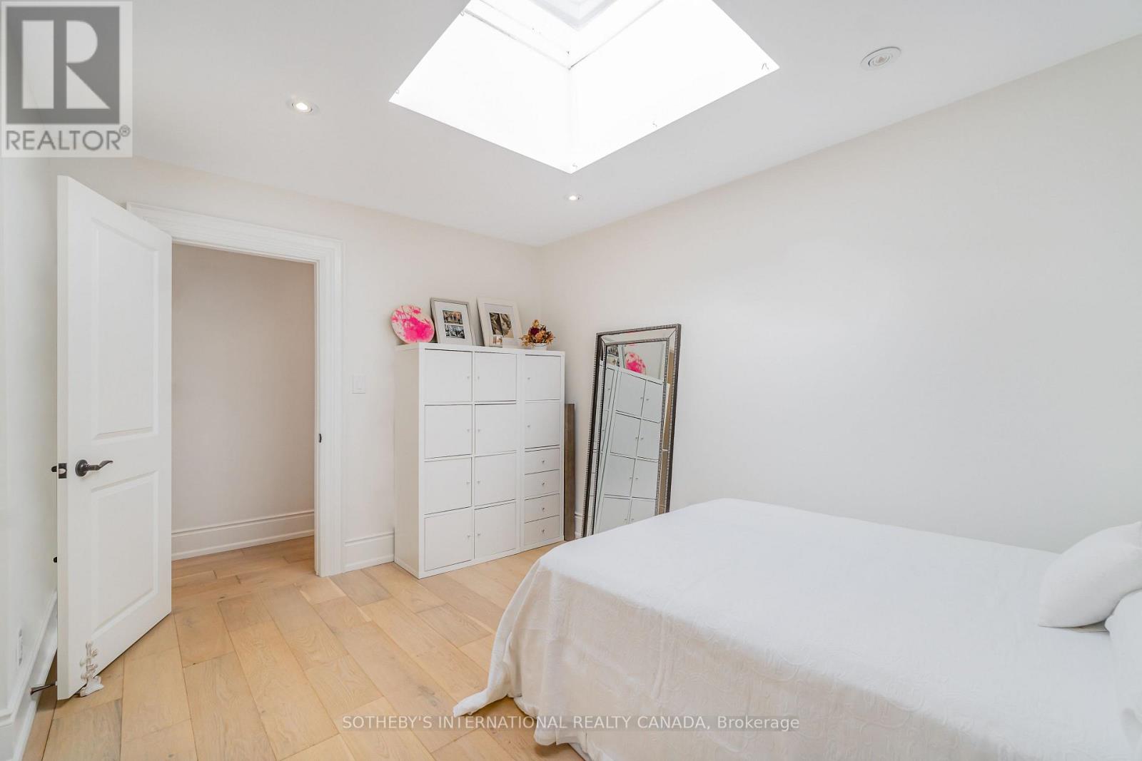 Upper - 466 Sammon Avenue, Toronto, Ontario  M4J 2B2 - Photo 36 - E12492686