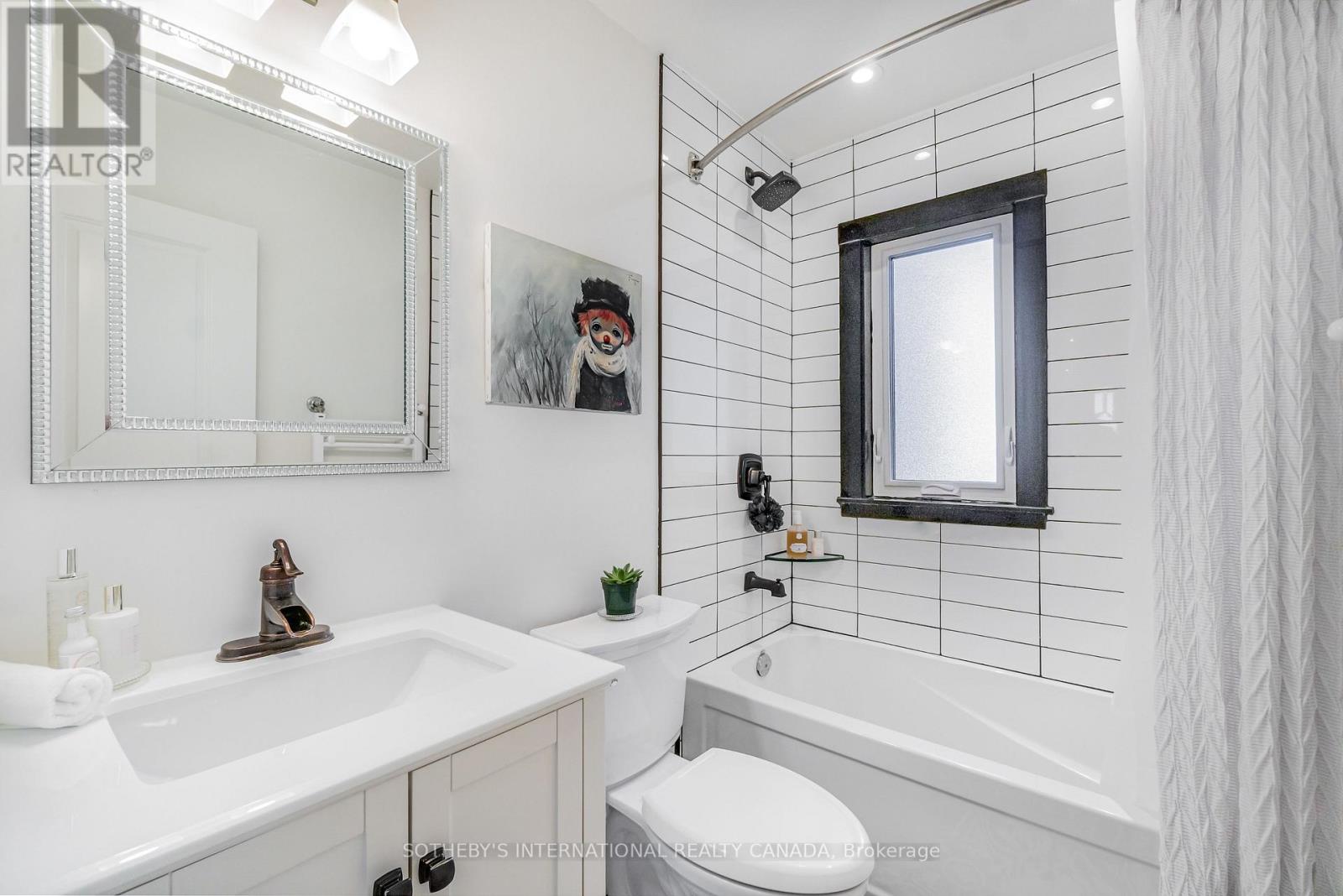 Upper - 466 Sammon Avenue, Toronto, Ontario  M4J 2B2 - Photo 38 - E12492686