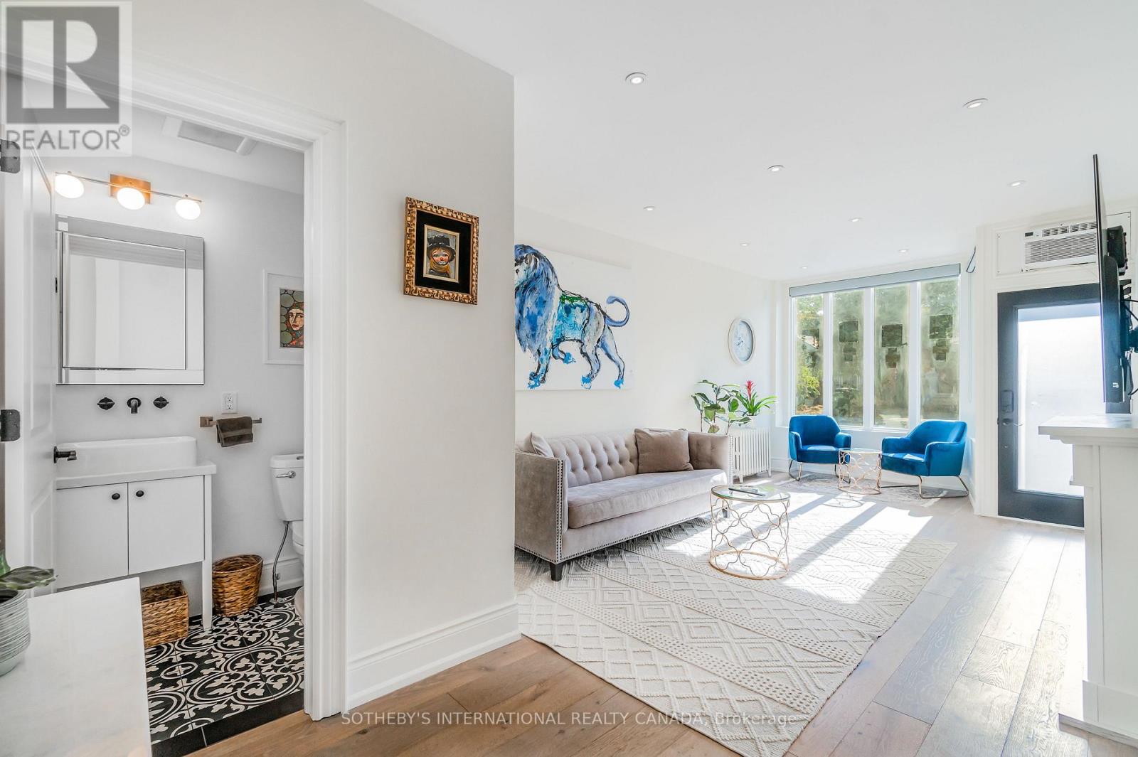 Upper - 466 Sammon Avenue, Toronto, Ontario  M4J 2B2 - Photo 5 - E12492686