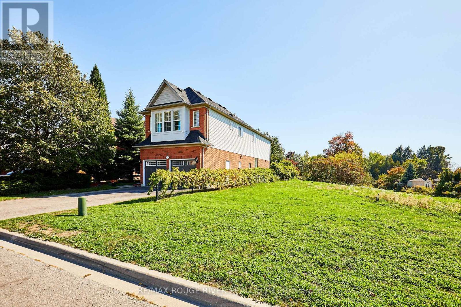 25 Constance Drive, Whitby, Ontario  L1P 1M9 - Photo 2 - E12492758