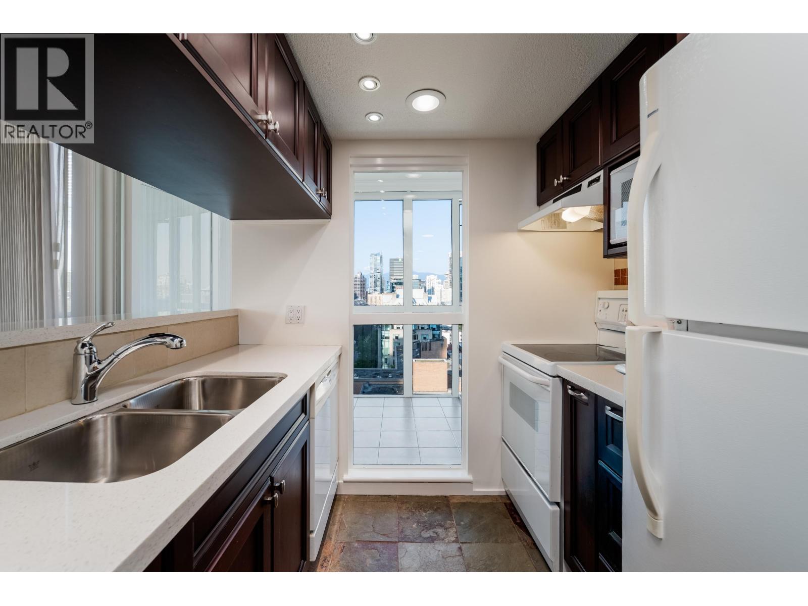 1808 1188 Howe Street, Vancouver, British Columbia  V6Z 2S8 - Photo 5 - R3063359