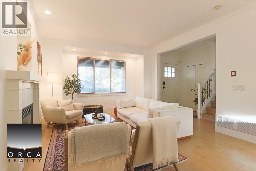 210 Furness Street, New Westminster, British Columbia  V3M 5B1 - Photo 2 - R3063373