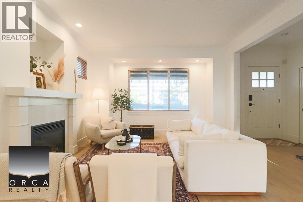 210 Furness Street, New Westminster, British Columbia  V3M 5B1 - Photo 3 - R3063373