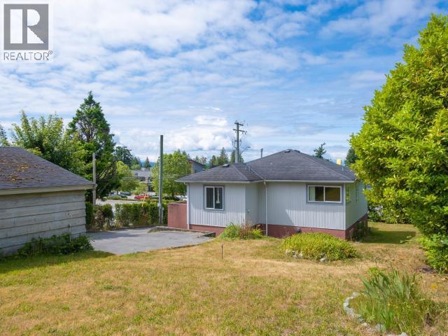 4844 Joyce Ave, Powell River, British Columbia   - Photo 8 - 19107