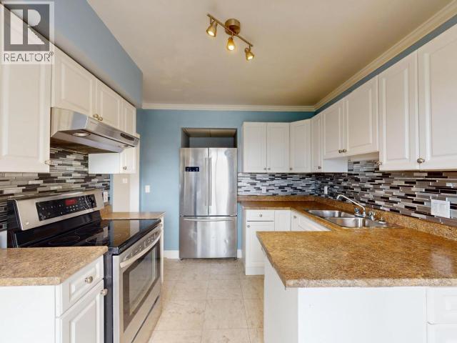 4844 Joyce Ave, Powell River, British Columbia   - Photo 3 - 19107