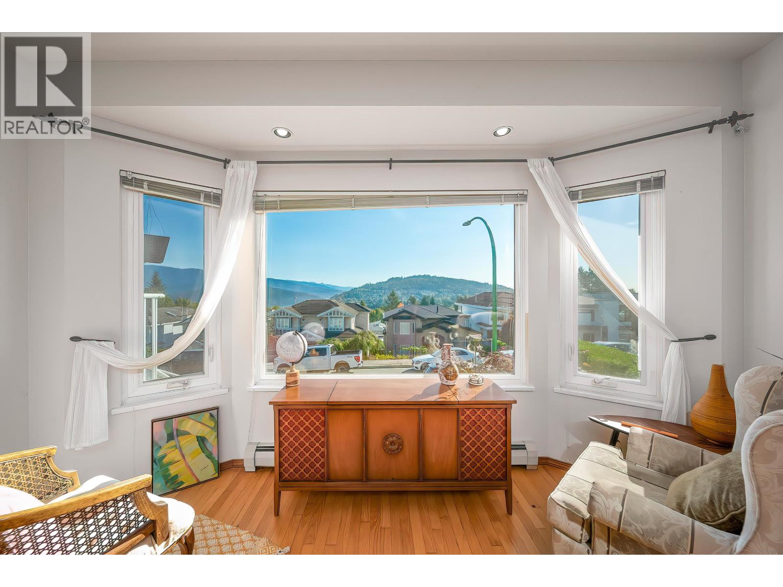 125 N Warwick Avenue, Burnaby, British Columbia  V5B 1K8 - Photo 5 - R3050235