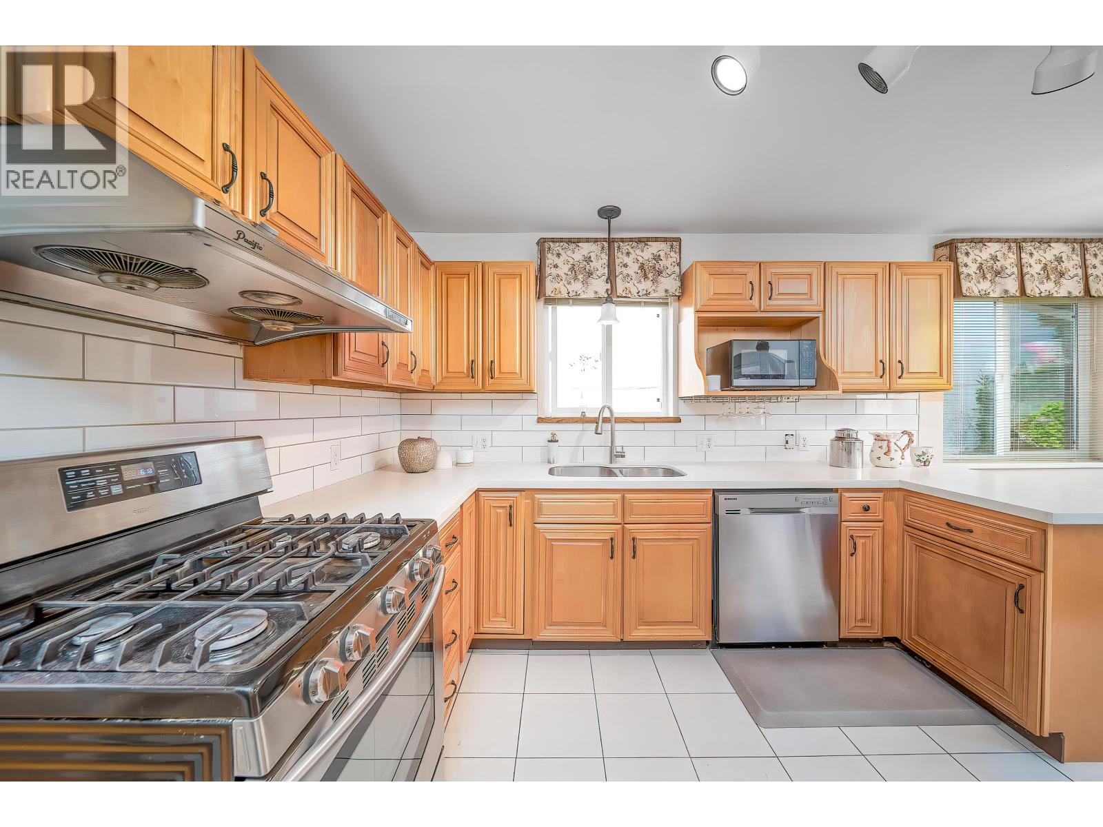 125 N Warwick Avenue, Burnaby, British Columbia  V5B 1K8 - Photo 13 - R3050235