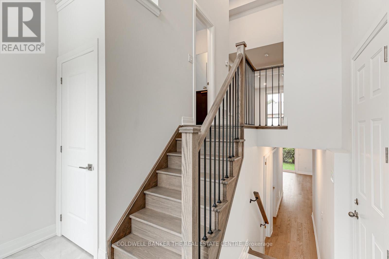 549 New England Court, Newmarket, Ontario  L3X 2Z2 - Photo 2 - N12492612