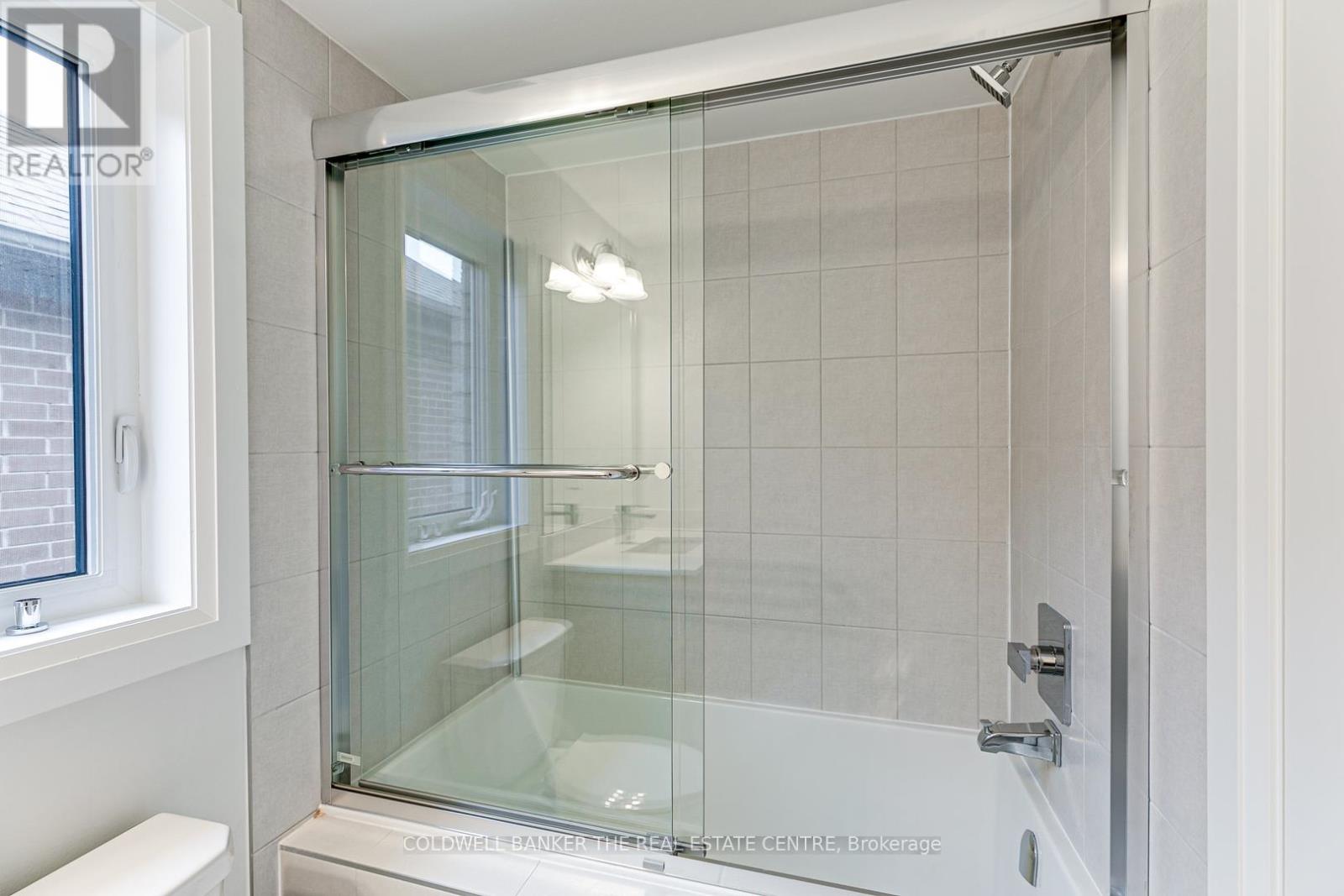 549 New England Court, Newmarket, Ontario  L3X 2Z2 - Photo 31 - N12492612