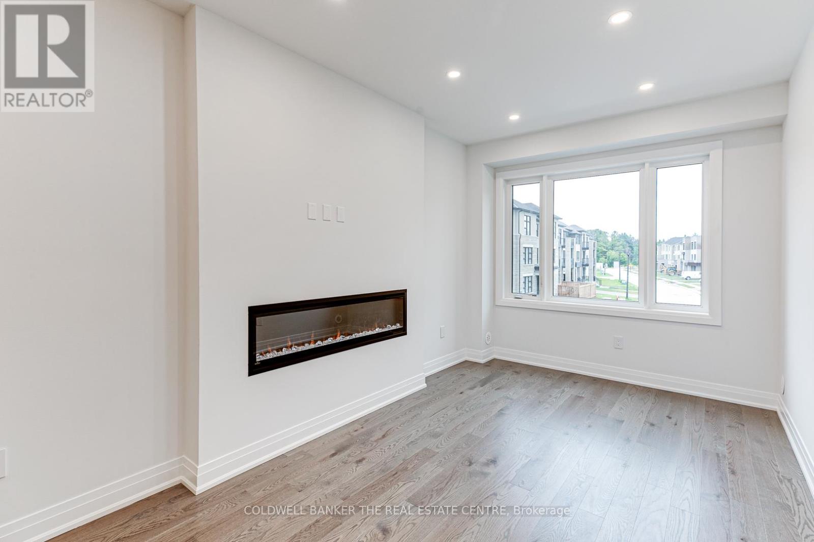 549 New England Court, Newmarket, Ontario  L3X 2Z2 - Photo 7 - N12492612