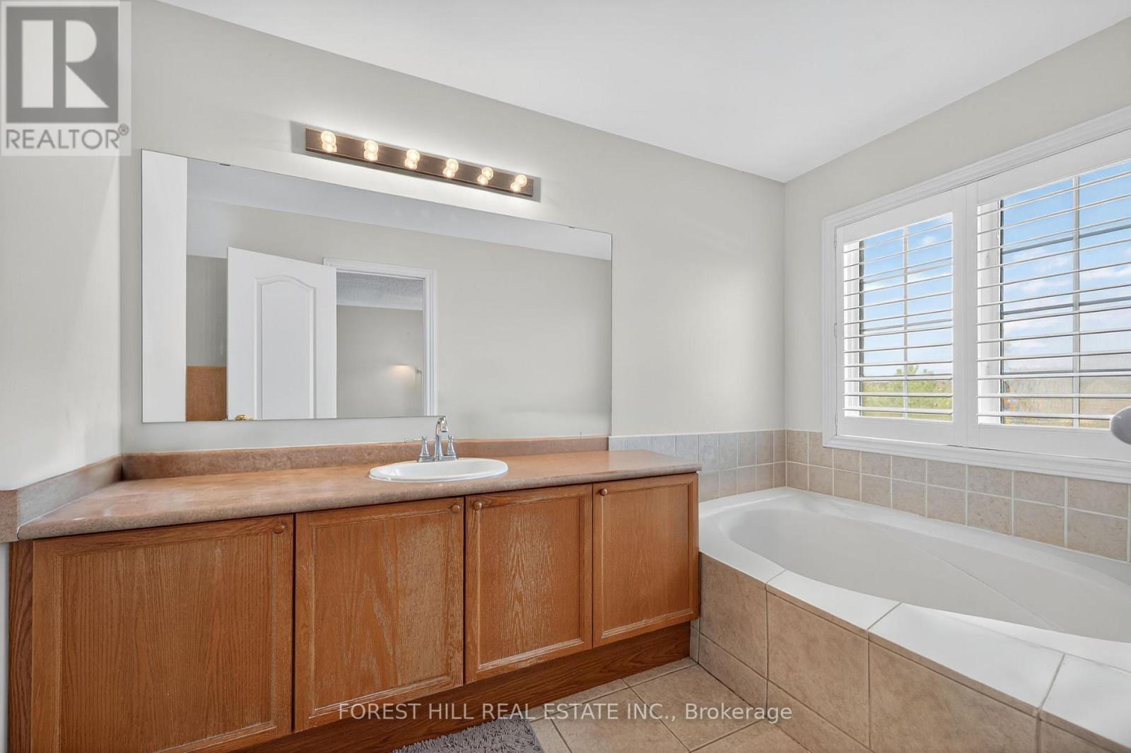 8 Mosswood Road, Vaughan, Ontario  L4J 9C6 - Photo 17 - N12492664