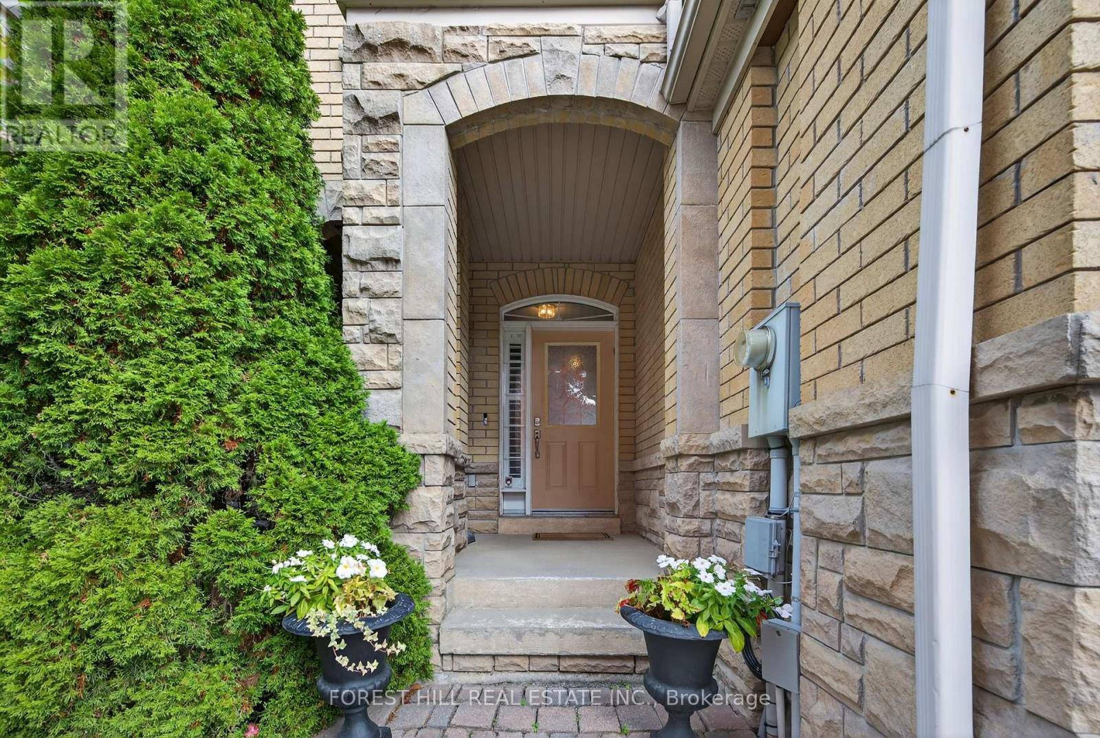 8 Mosswood Road, Vaughan, Ontario  L4J 9C6 - Photo 2 - N12492664