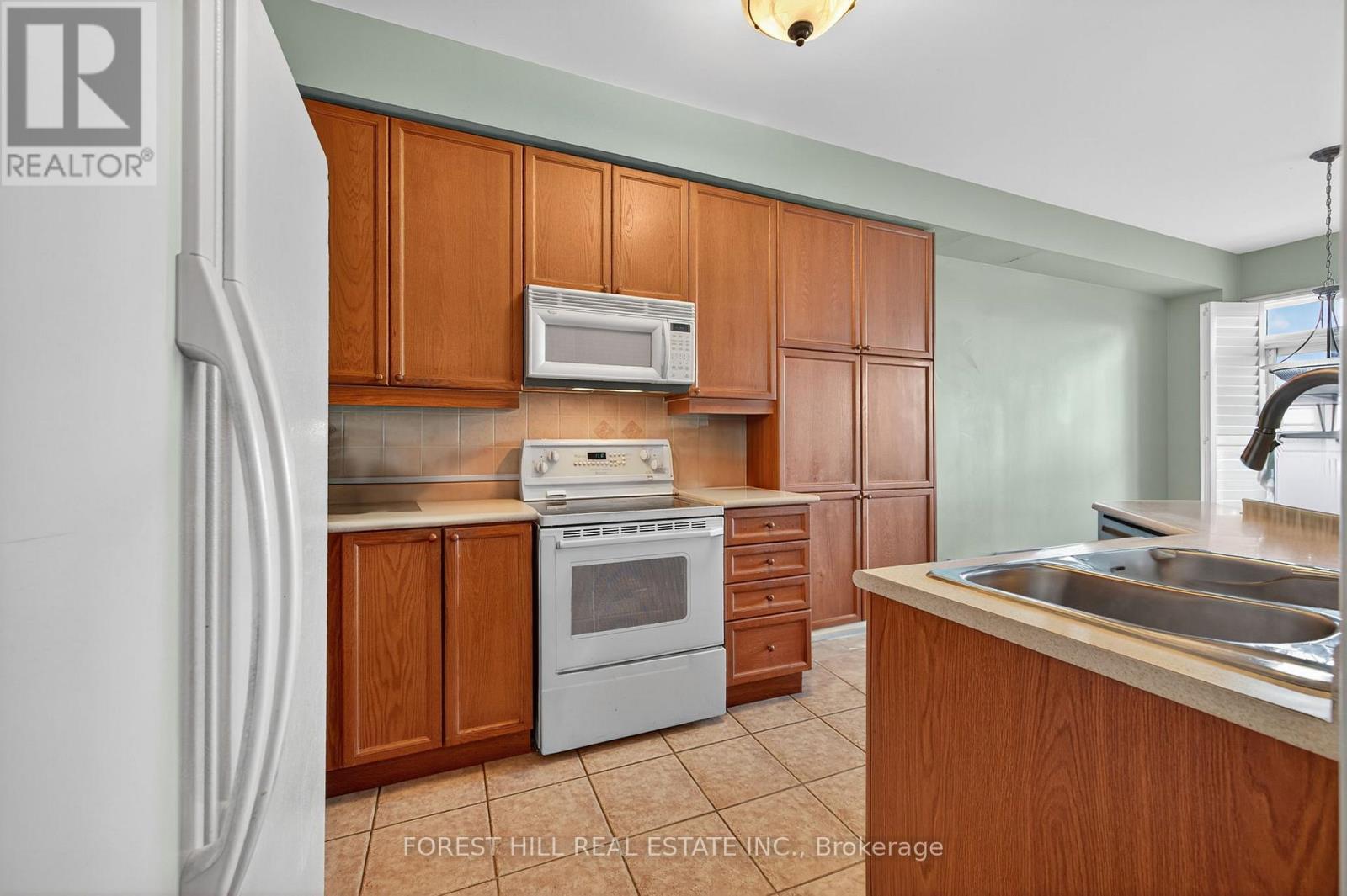 8 Mosswood Road, Vaughan, Ontario  L4J 9C6 - Photo 6 - N12492664