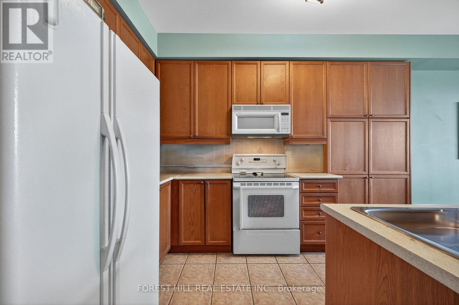 8 Mosswood Road, Vaughan, Ontario  L4J 9C6 - Photo 7 - N12492664