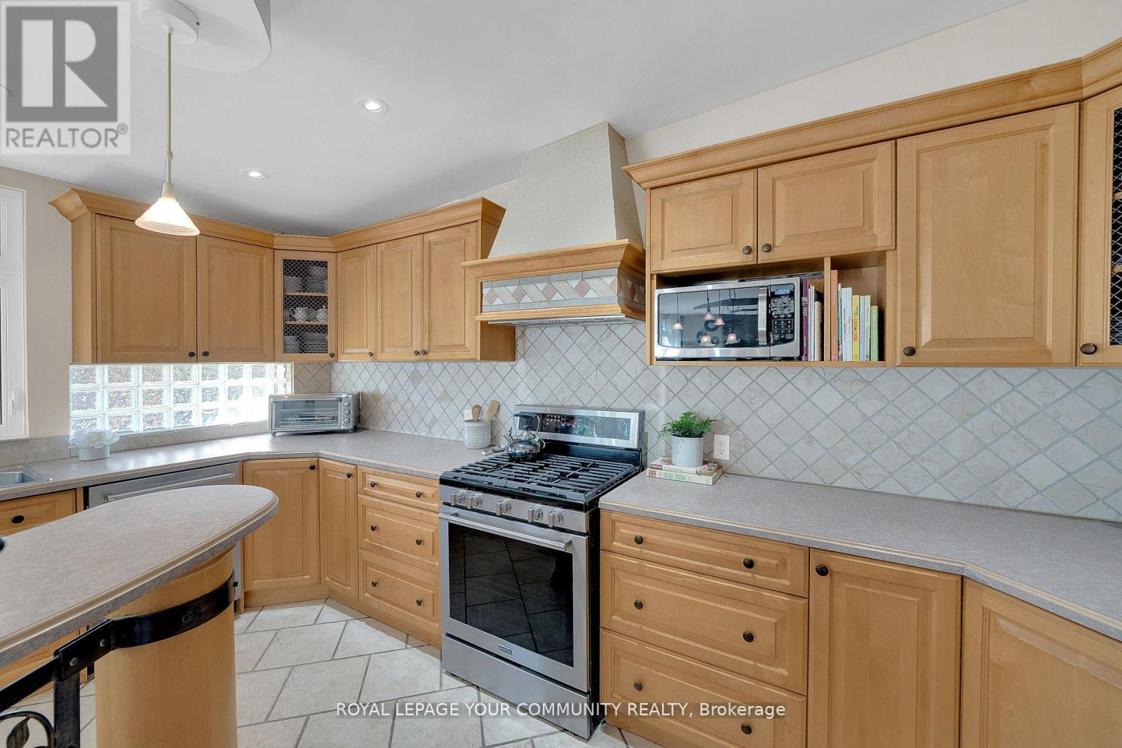 8065 Kipling Avenue, Vaughan, Ontario  L4L 2A2 - Photo 9 - N12492678