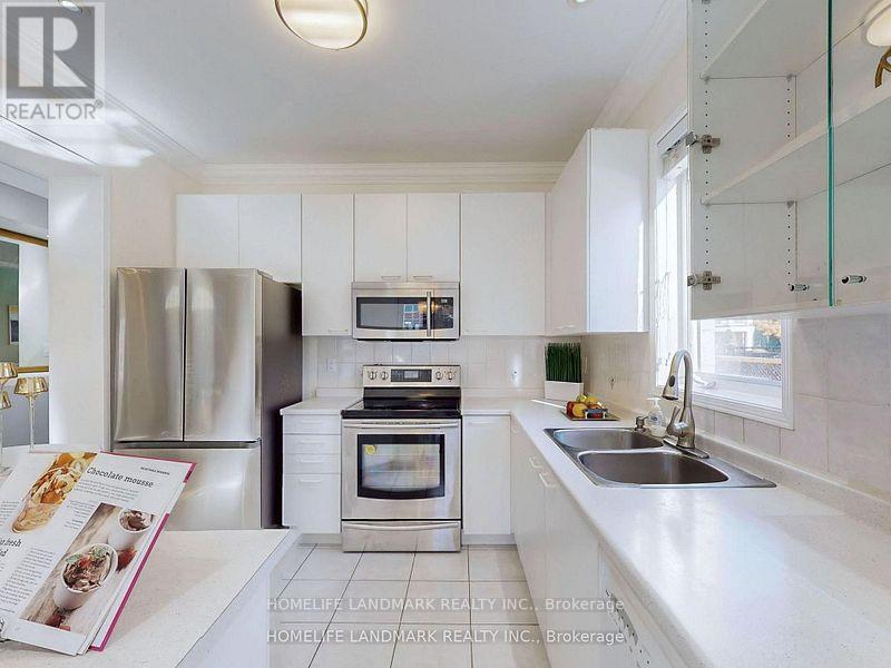 40 Belgrave Square, Markham, Ontario  L6C 2T6 - Photo 12 - N12492772