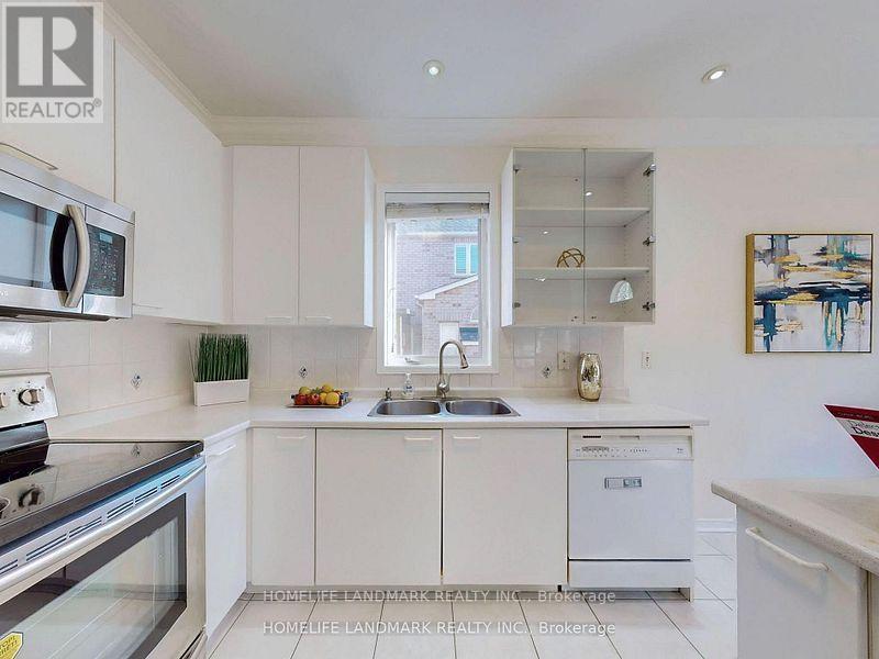 40 Belgrave Square, Markham, Ontario  L6C 2T6 - Photo 13 - N12492772