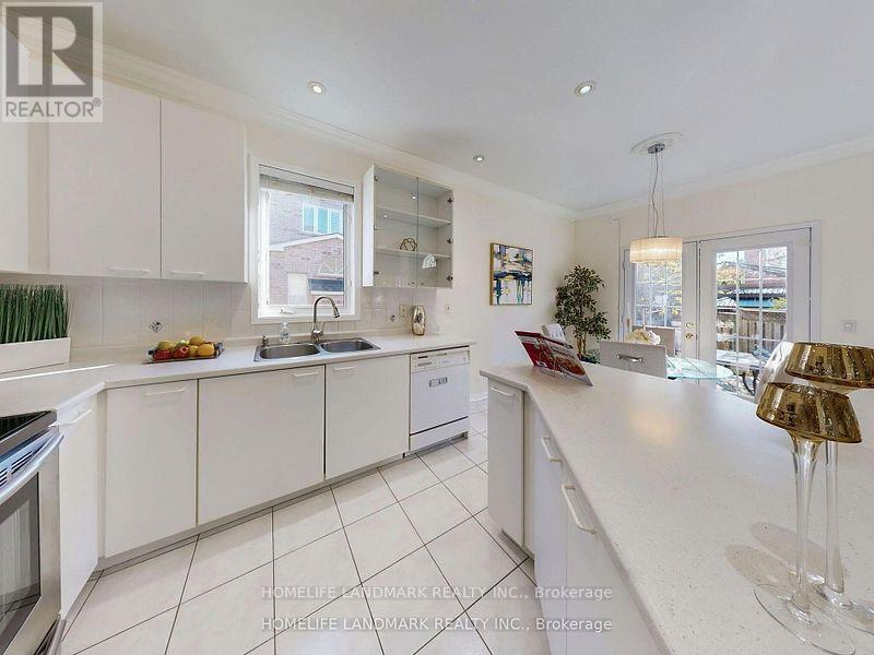 40 Belgrave Square, Markham, Ontario  L6C 2T6 - Photo 14 - N12492772