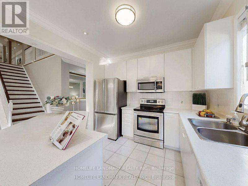 40 Belgrave Square, Markham, Ontario  L6C 2T6 - Photo 16 - N12492772