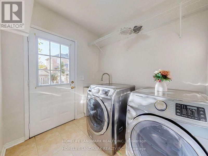 40 Belgrave Square, Markham, Ontario  L6C 2T6 - Photo 18 - N12492772